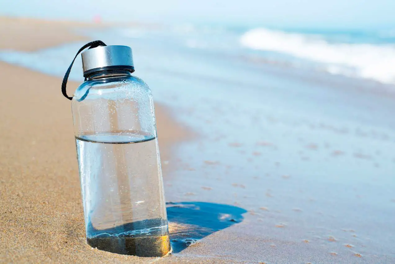 Does bacteria grow in water bottles