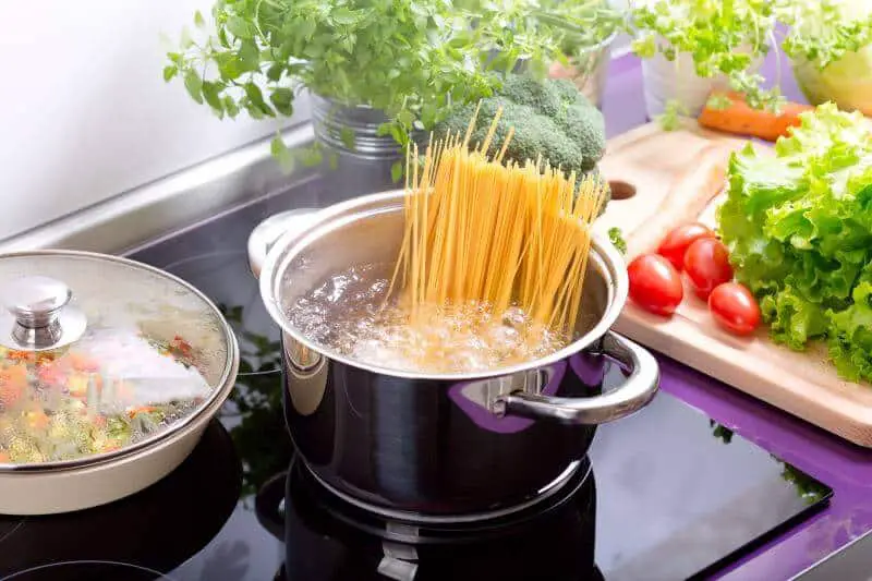 pasta on boiling pot