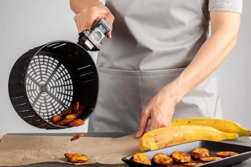 taking out food from air fryer