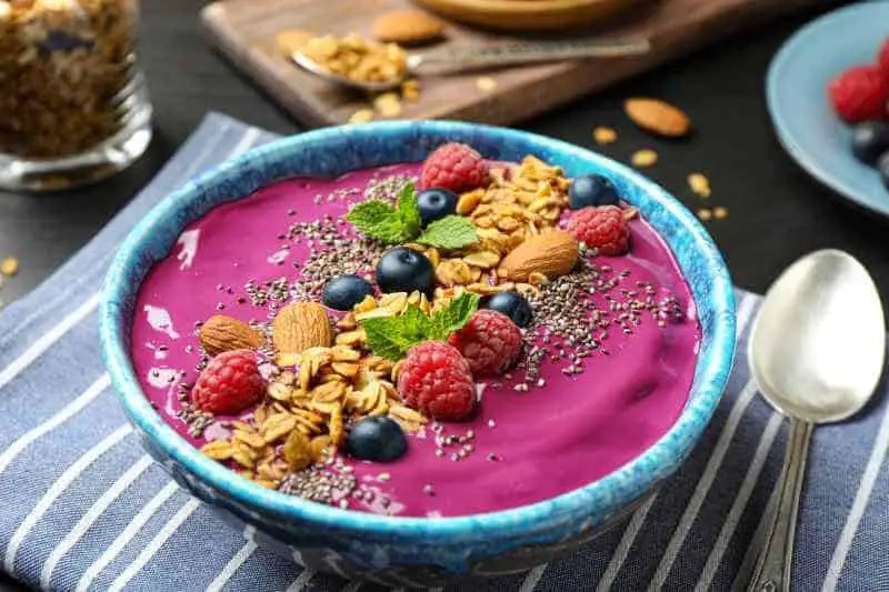 acai smoothie bowl with berries