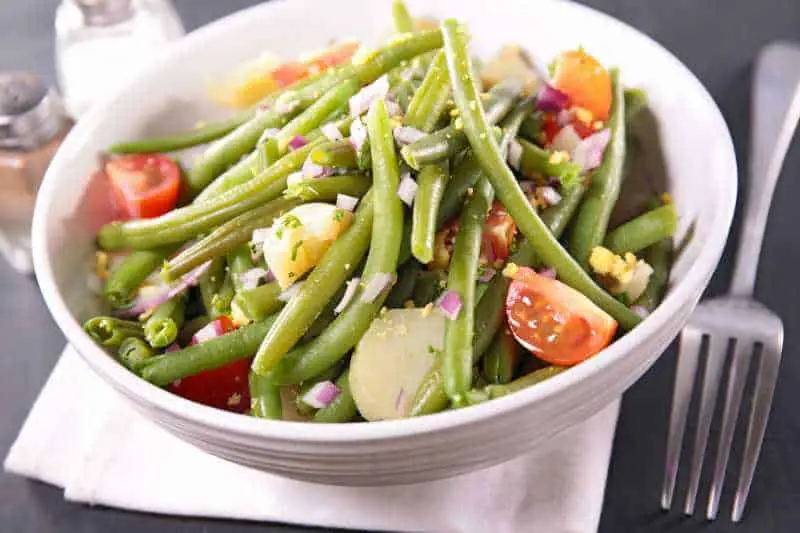 vegetable salad with green beans