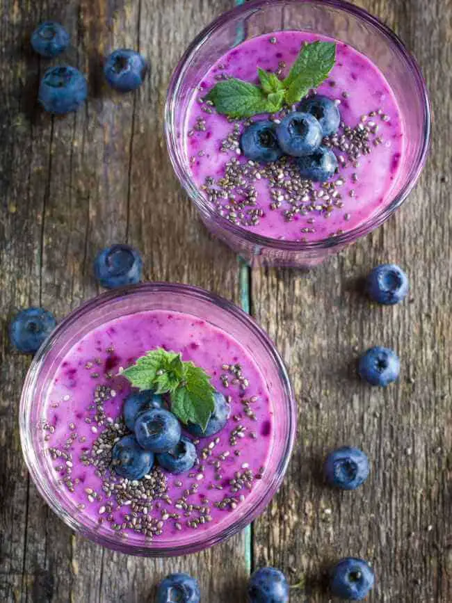 blueberry smoothie with chia seeds