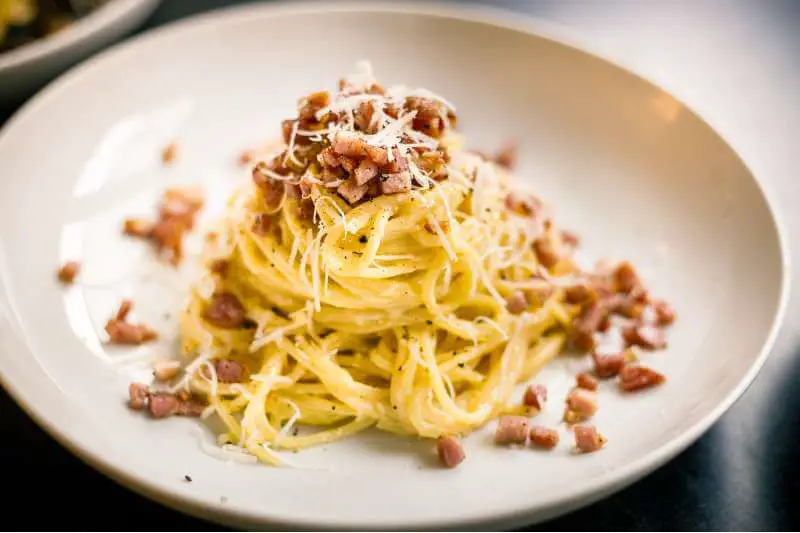 creamy carbonara with cheese and minced meat