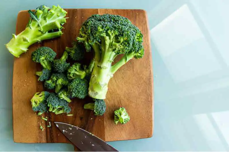 broccoli on chopping board