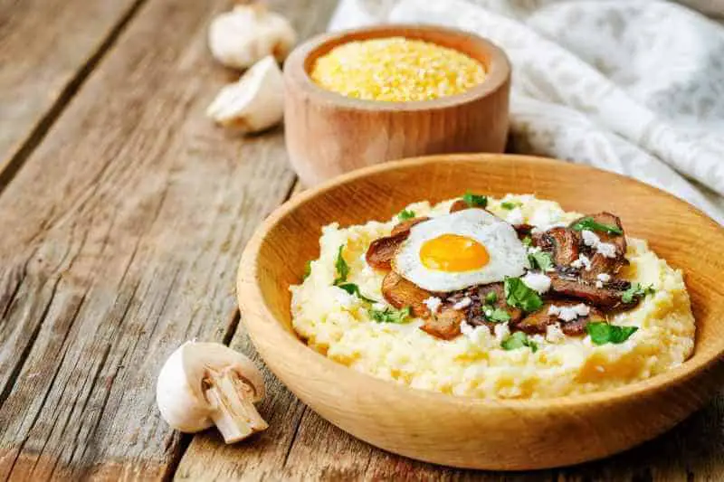 polenta with mushrooms and eggs